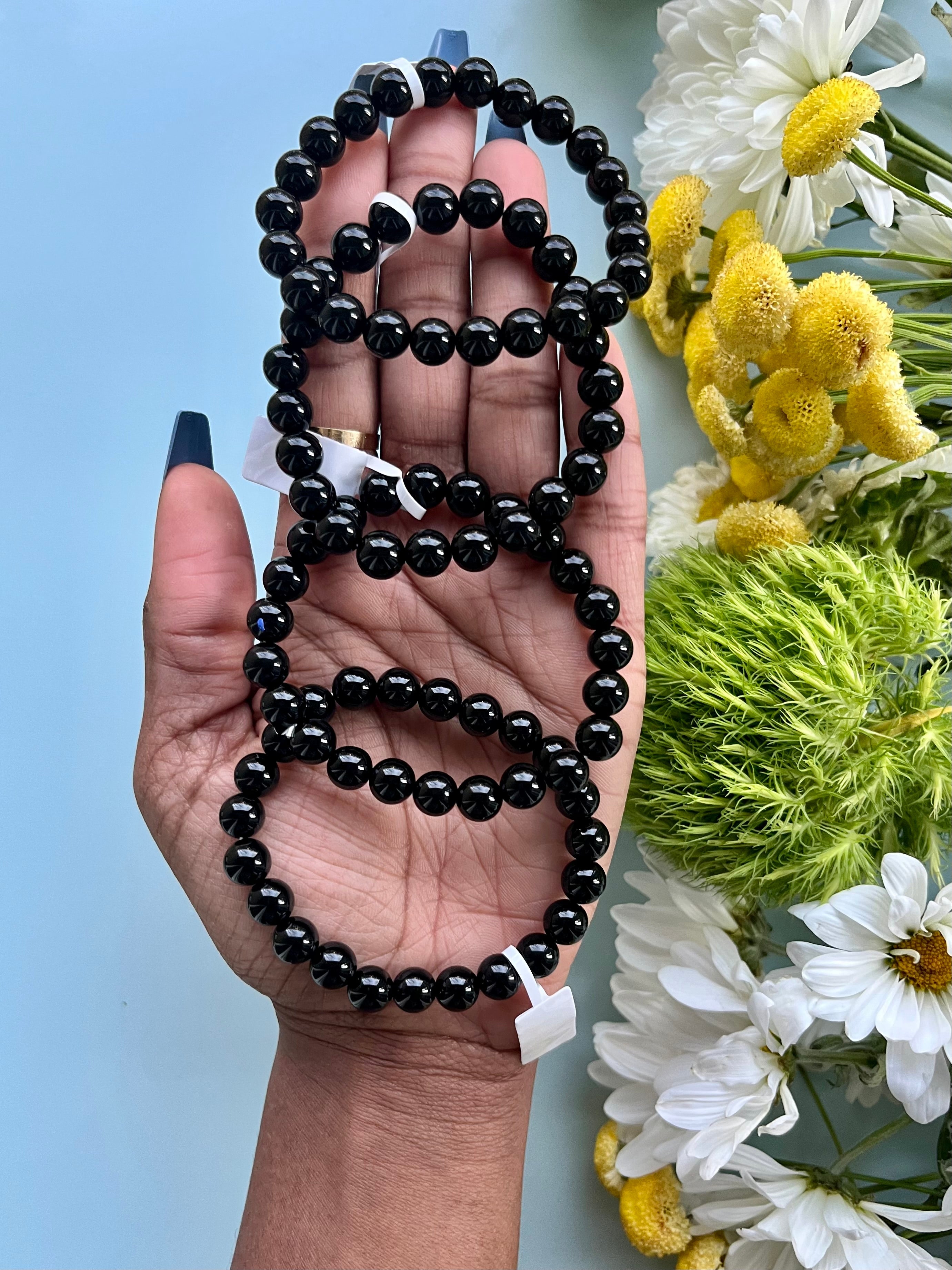Black onyx resonates with the root chakra helps with grounding, connecting and centering us with the earth so that we may live in the moment. In doing so, it calms worry and tension.