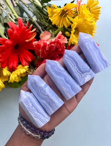 Blue Lace Agate is very calming stone, providing peace and tranquility.  A powerful throat healer, it assists with verbal expression of thoughts and feelings. Blue Lace Agate nurtures us through our troubles and provides emotional support.